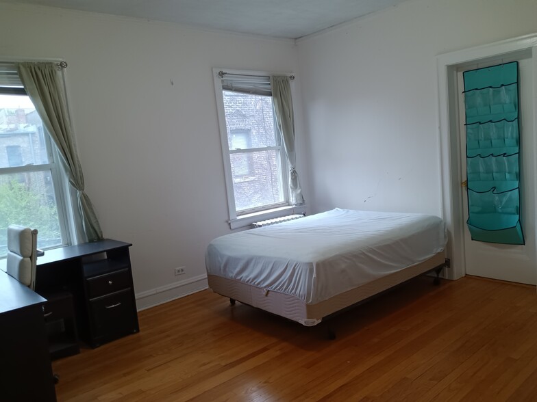 Building Photo - 5331 S Dorchester Ave
