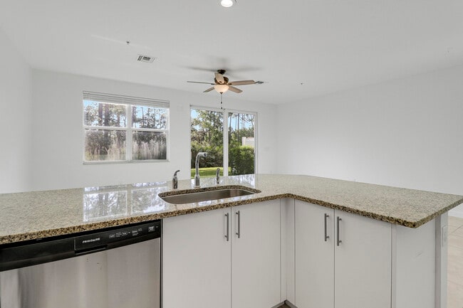 Building Photo - 6208 SE Portofino Cir