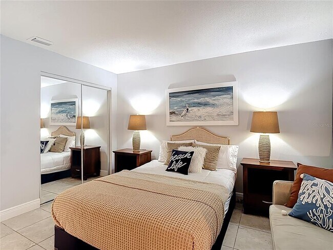 Building Photo - 222 Southeast Jefferson Cir N