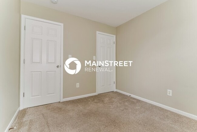 Building Photo - 3 Bedroom Pet-Friendly Home in Indianapolis, IN with Main Street Renewal