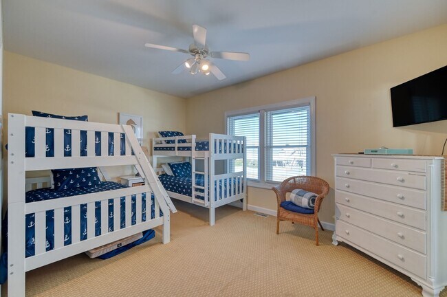 Building Photo - OFF-SEASON FURNISHED MONTHLY RENTAL