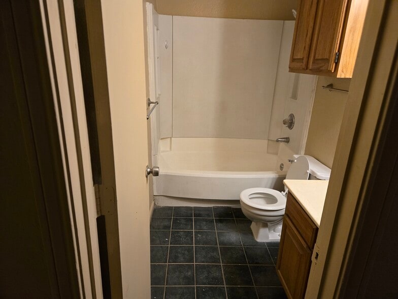 Building Photo - 313 Bryant Ln