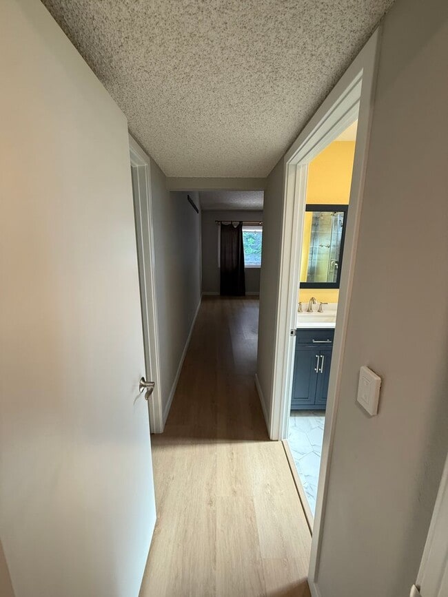 Building Photo - Newly Renovated Home on a Quiet Cul-de-Sac – Available Now