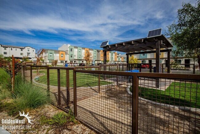 Building Photo - Modern 3Bdm 2Ba Townhome with Community Pool in Southwest Las Vegas.
