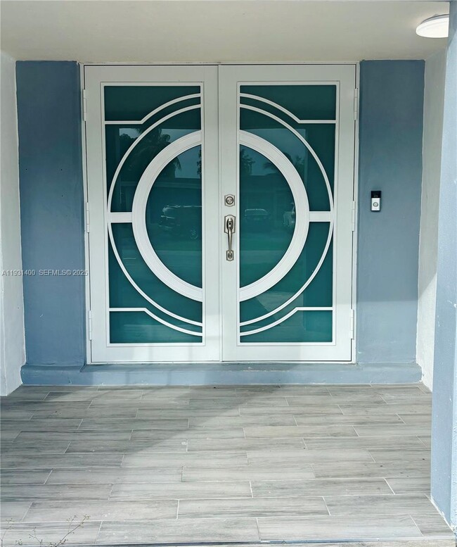 Building Photo - 8561 Claridge Dr