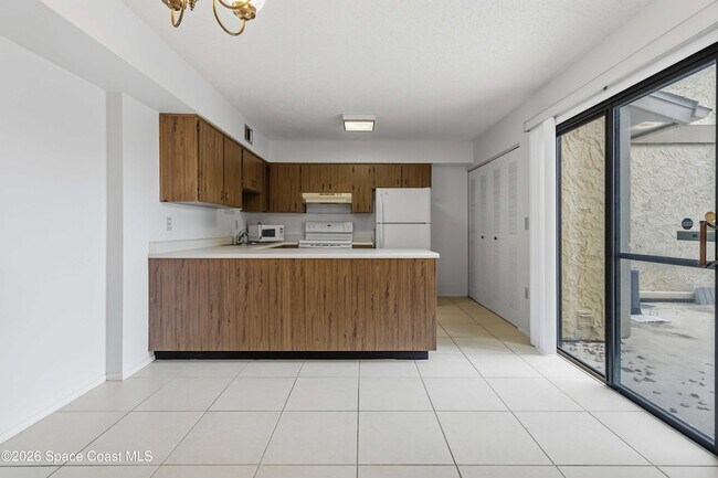 Building Photo - 1020 Abada Ct NE