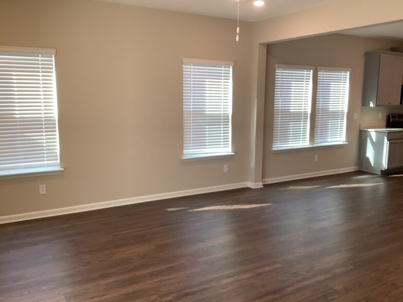 Building Photo - 300 Anastasia Park Rd