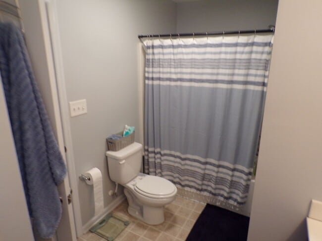 Building Photo - Two Bedroom Two and half Bathrooms Townhome!