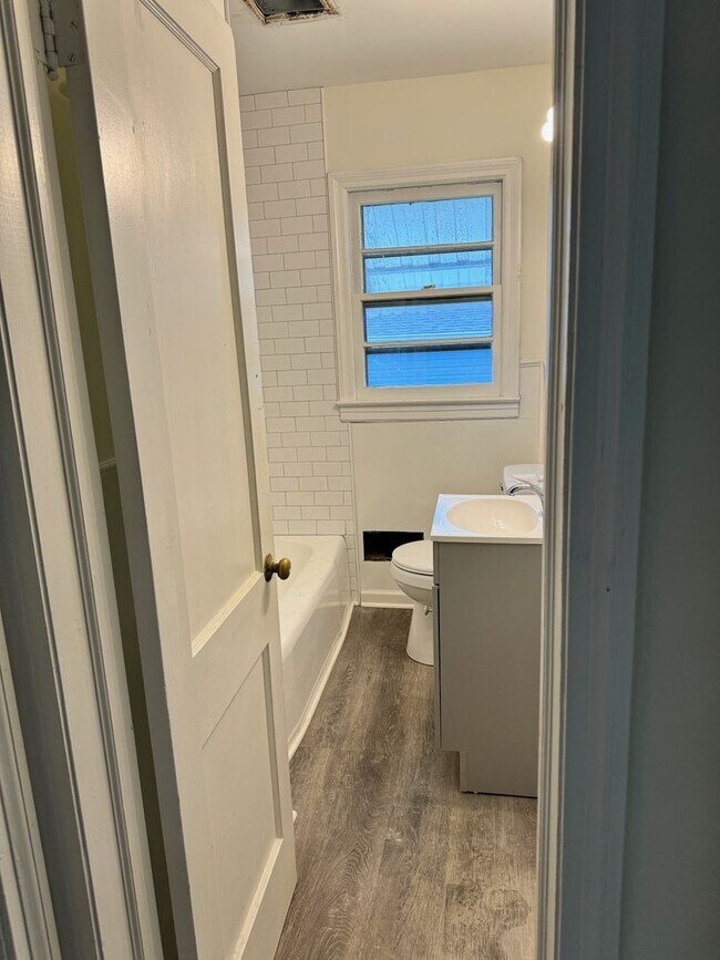 Building Photo - Cute 3 Br, 1 1/2 Bath home for rent