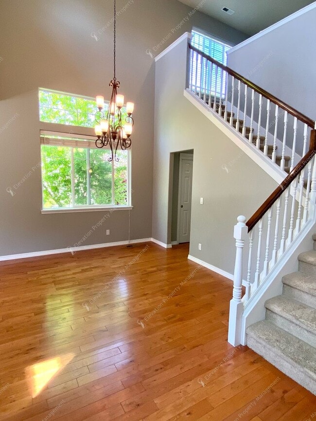 Building Photo - Spacious Corner Home in Prime SW Bend Location – Steps from the Deschutes River Trail