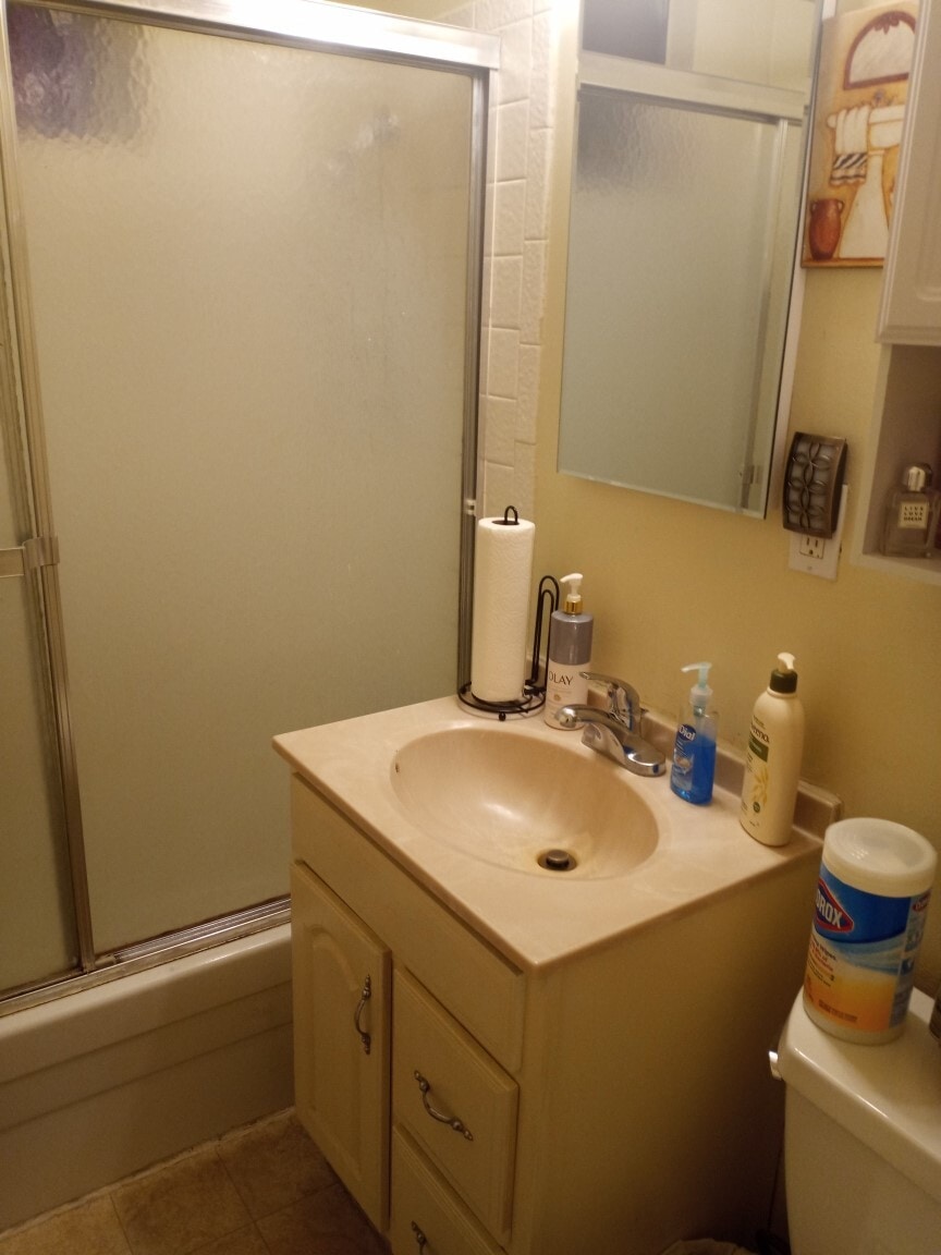 Bathroom - 4212 W 154th St