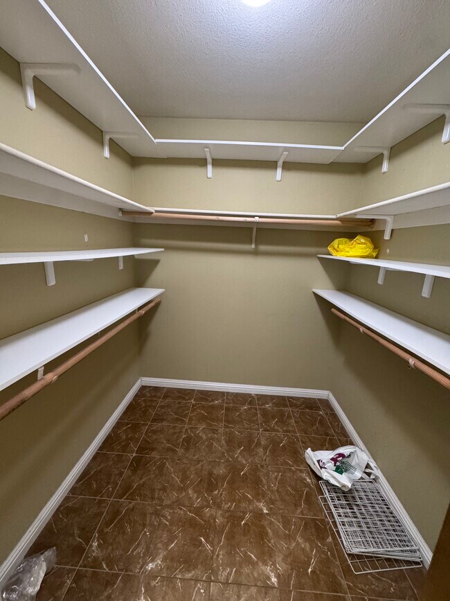 Building Photo - 39842 Potrero Dr