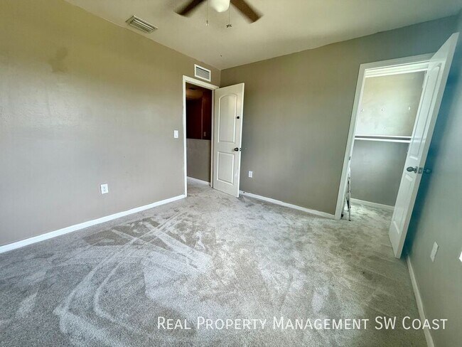 Building Photo - 1731 NW 25th Ln