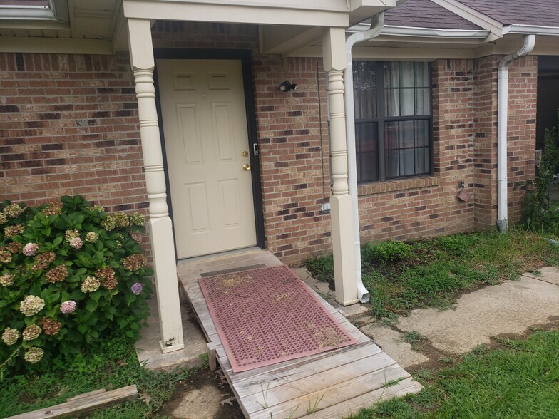 Building Photo - 5311 Southbranch Cove