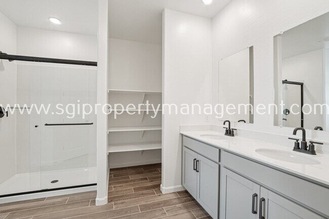 Building Photo - 18259 La Senda Dr W