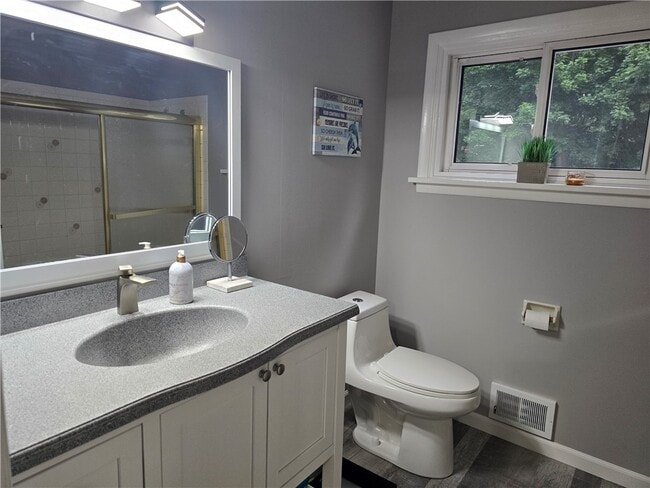 Building Photo - 298 Willowen Dr