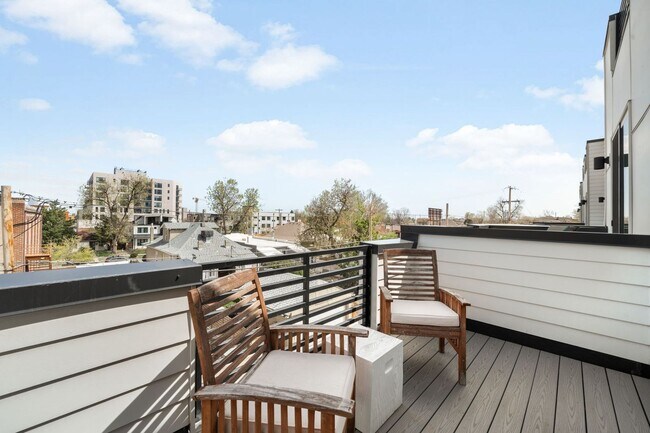Building Photo - Modern 2-Bedroom Rowhome with Rooftop Moun...