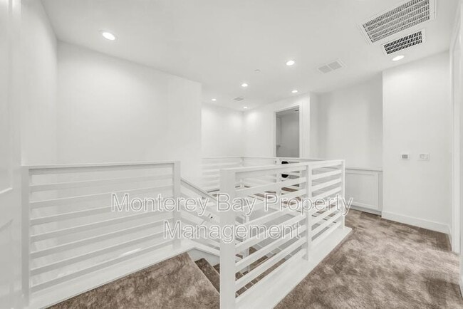 Building Photo - 111 Sea Shell Ave