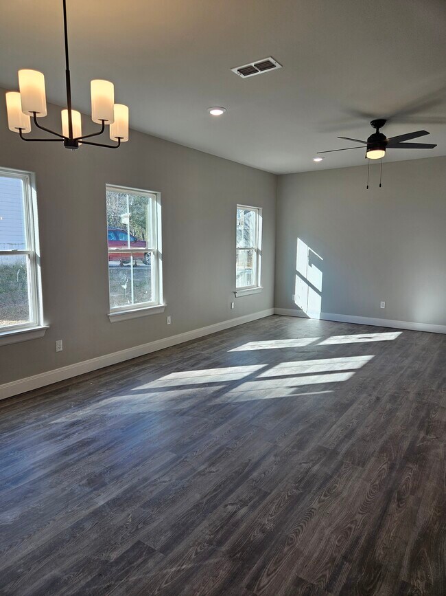 Building Photo - 514 E Chase St