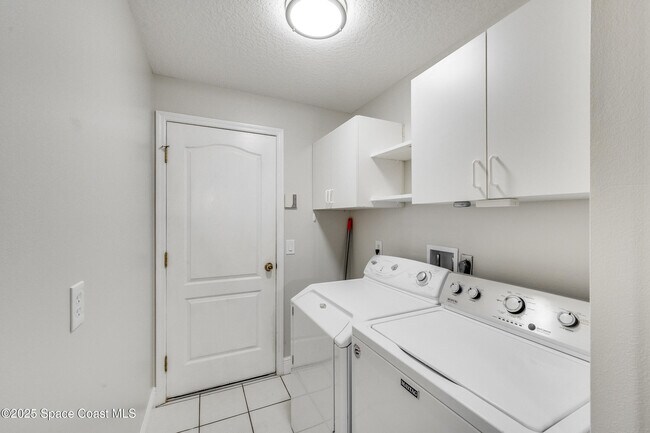 Building Photo - 187 Pinta Cir