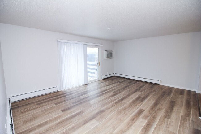 Building Photo - Renovated 2 Bedroom Downtown Sioux Falls!