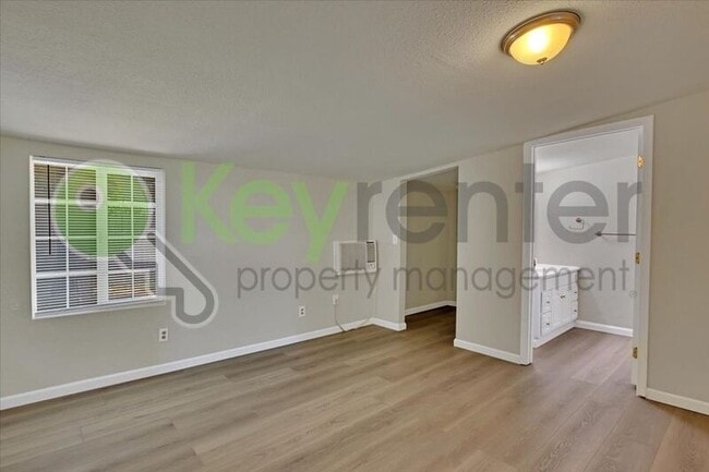Building Photo - 1127 Rood Ave