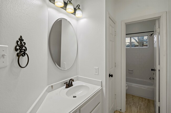 Building Photo - 15106 Vista Heights Dr