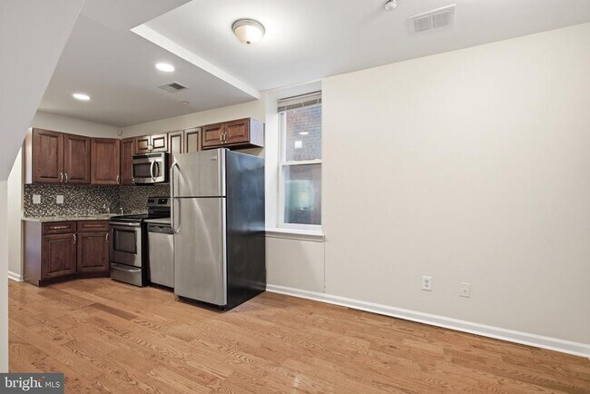 Building Photo - 2238 N Park Ave