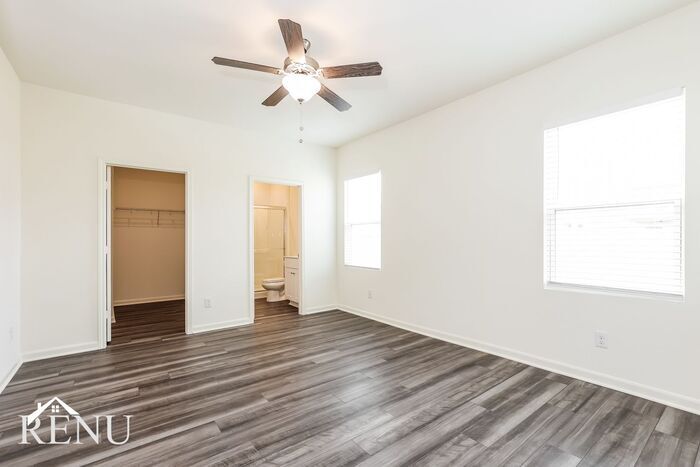Building Photo - 13715 Summer Light