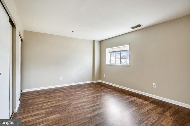 Building Photo - 1670 Brooksquare Dr