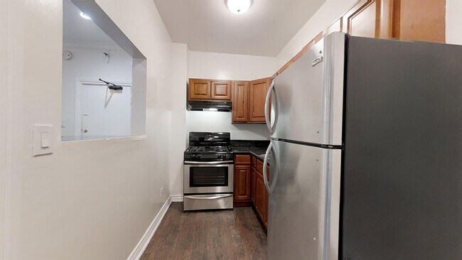 Building Photo - 738 S New Hampshire Ave