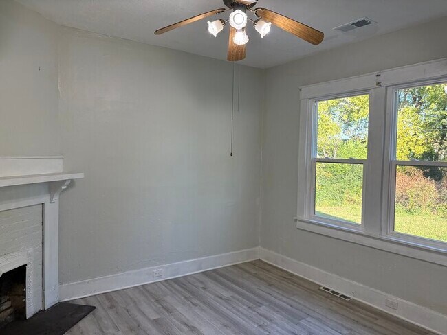 Building Photo - 225 Poplar St