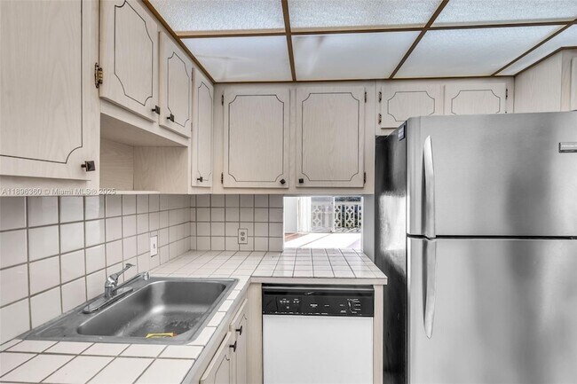 Building Photo - 13155 Ixora Ct