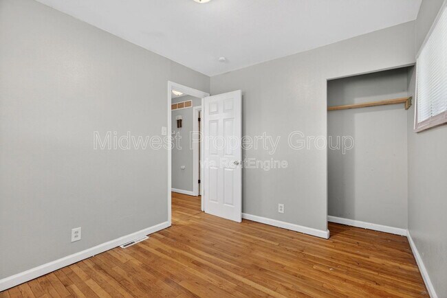 Building Photo - 257 Glen Garry Rd