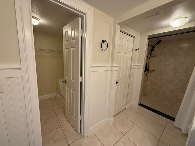 Building Photo - Lake Arrowhead 2 bedroom / 2 bath Condo