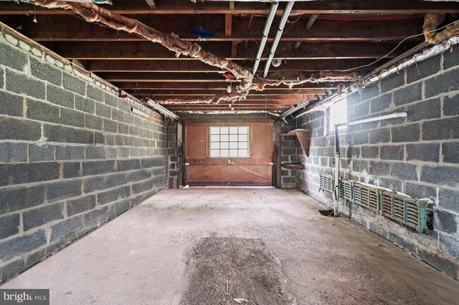 Building Photo - 170 Iron Hill Rd