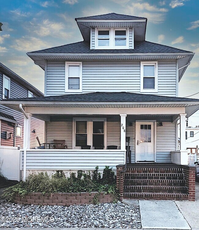 Building Photo - 208 14th Ave