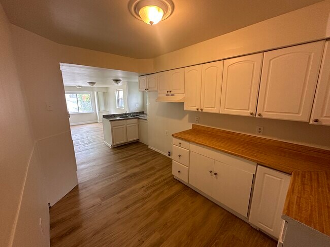 Building Photo - 7553 Orchard Ave