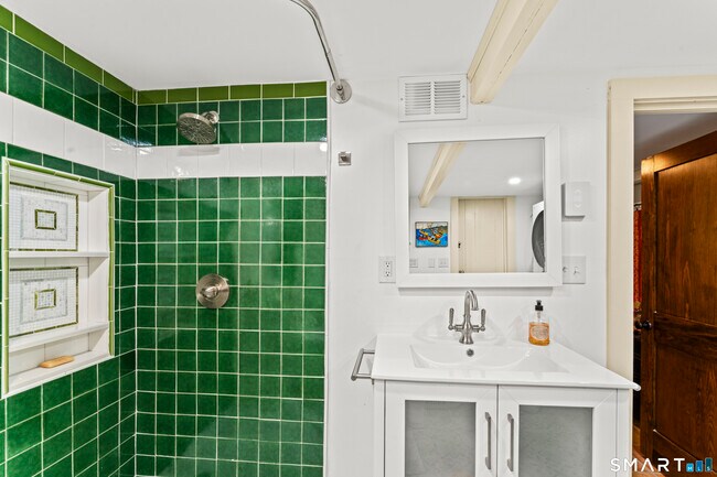 Building Photo - 21 Old Mill Rd