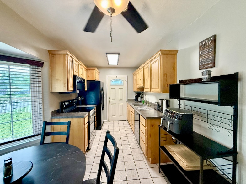 Building Photo - 1 Gibbs Cir