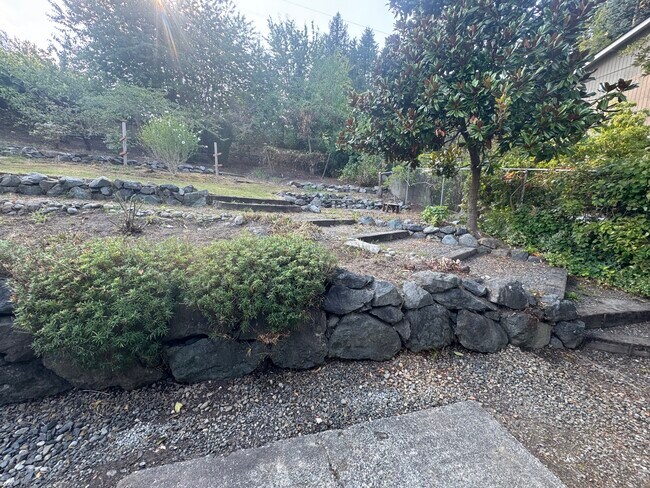 Building Photo - 5115 S 4th Ave