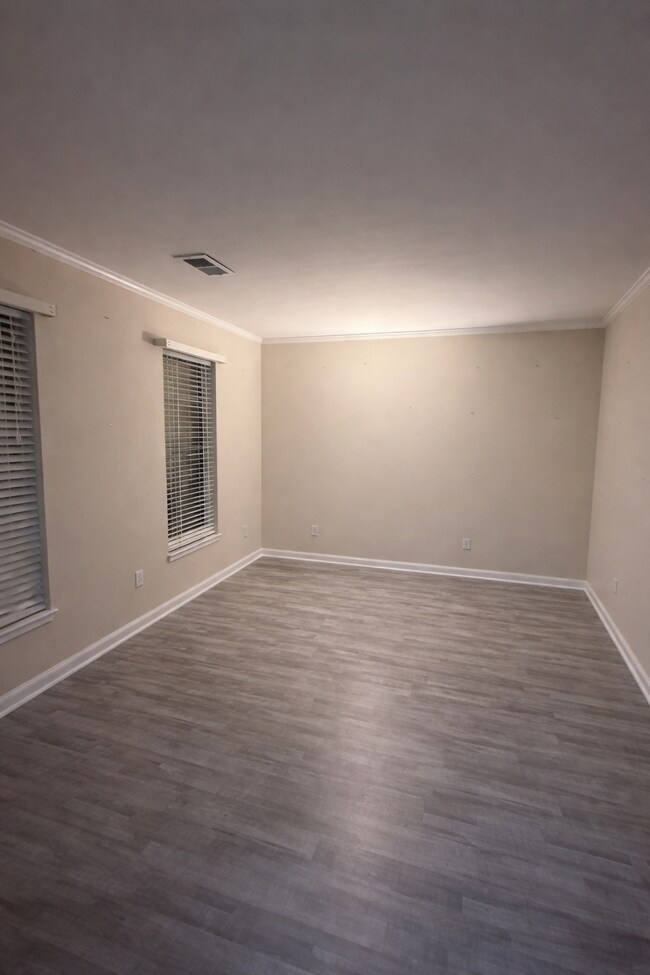 Building Photo - 4BD Home in Heart of Mt. Pleasant- Center Lake