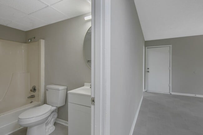 Building Photo - 1608 Fayette Ave