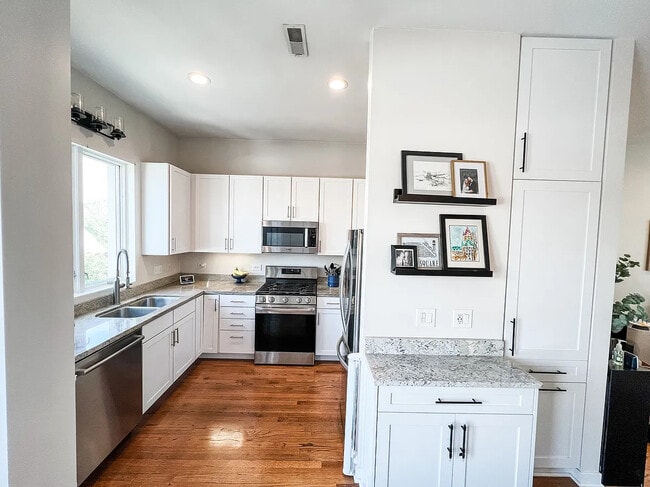 Building Photo - 2065 N Kedzie Blvd