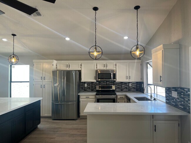 Building Photo - Tempe Home For Rent