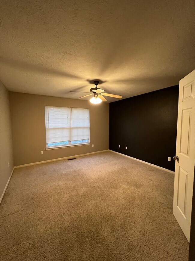 Building Photo - Great location in Nixa 3 bedroom 2 full bathrooms
