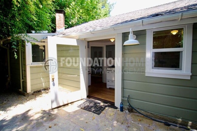 Building Photo - 47 Woodside Ln
