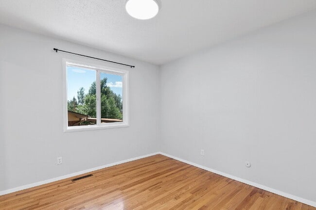 Building Photo - Central Location | 15 Min to Peterson, 20 ...