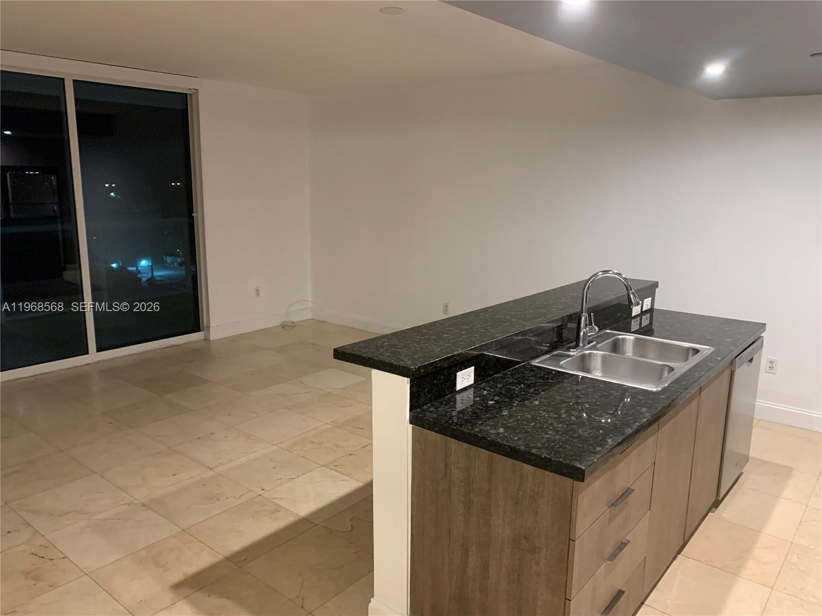 Building Photo - 1401 SW 22nd St