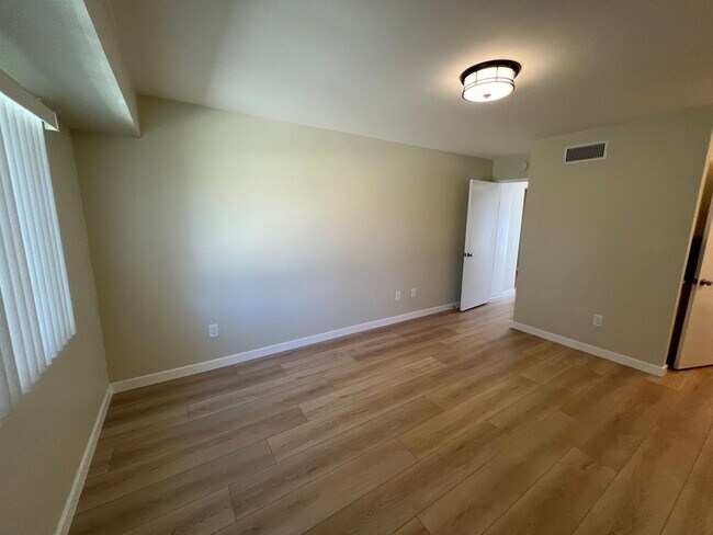 Building Photo - Beautiful Coronado II for Rent